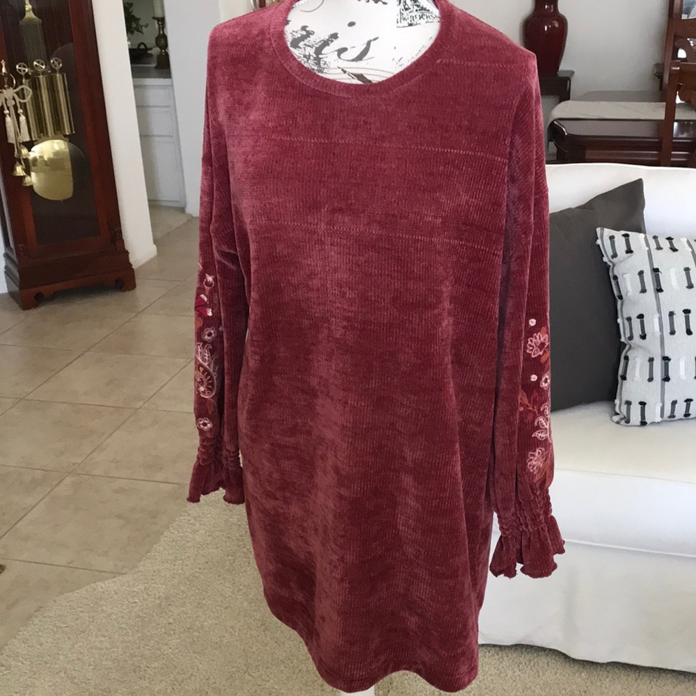 Stunning velour like long comfy top, like new 👍😊